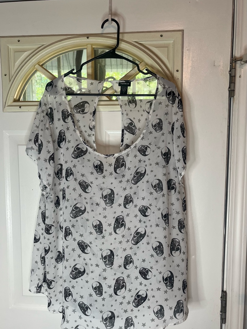 torrid White Short Sleeve Skull & Star Print Top